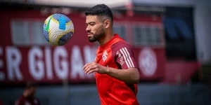 Tabata volta a treinar e amplia opções de Roger Machado para duelo contra o Palmeiras