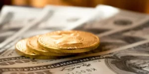 Dólar fecha em alta com receio de sanções americanas após julgamento de Bolsonaro
