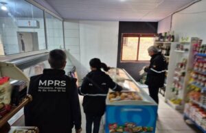 Operação em Mostardas apreende 700 kg de alimentos impróprios e interdita padaria por insumos vencidos